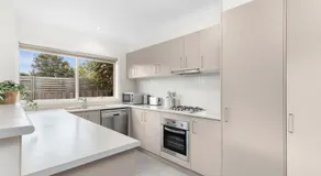 Stylish Newly Renovated Unit 7 Min From CBD - Image 3