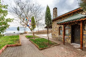 Charming Villa on the Shore of Sapanca Lake near Kartepe - Image 2