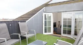 Weekly & Monthly stays in Penthouse for Contractors or Leisure Single or Superking beds available - Image 4