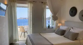 Niriedes Hotel - Image 2