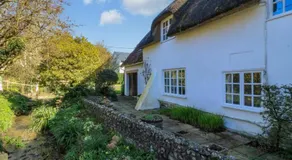 Plush Cottage - Image 3