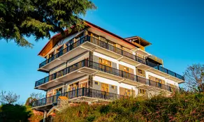 LA Riqueza Kanatal - Enjoy Evening Time on Beautiful Rooftop Terrace Restaurant viewing the Gangotri Mountains & Himalayas - Image 3