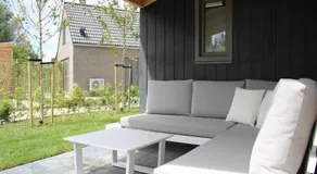 Stylish Coastal Home with Garden - Image 4