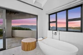 Flamingo Bay Manor - Image 3