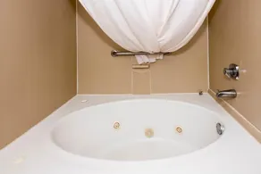 Inn & Suites Madison, GA - Image 4