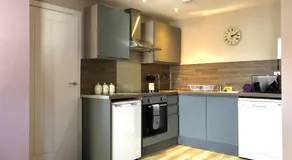 Hunters Lodge Apartments - Image 3