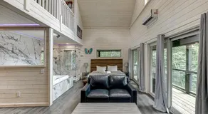 Gold Peak Treehouse Near Helen, Georgia - Image 3