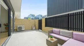4BR Spacious Townhouse in Box Hill - Image 3