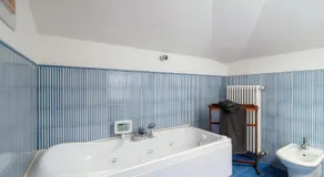 I D'A Charming Penthouse - LAKE VIEW- Como- House-130 mt-2 double bedrooms and 2 double bathrooms a spacious living room-Full equipped kitchen-Private garden and terrace-Private covered parking - Image 4