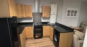 18F Station Flat -2 Bedroom Workstays UK - Image 2