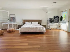 Carindale family home, private pool, leisure accommodation - Image 2