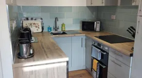 1 Bedroom House with Garden and off road private parking - Image 4
