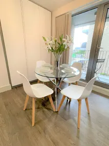 Spectacular 2 Bedroom Apartment in Great Location - Image 4