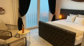 Charming modern apartment in the heart of Antwerp with optional private parking - Image 2