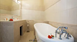 Hotel Bow Garden - Image 4