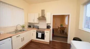 Beautiful 4 bedroom Victorian Apartment Sleeps 7 STOCKPORT - Image 4