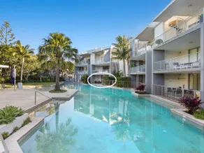 Three BR Stunning Poolside Apartment - Casuarina - Image 2