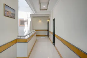 OYO 39728 Hotel Surya - Image 4