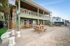 Stones Throw Beachfront Family Suite #3 VIEWS - Image 3