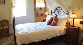 Classique Bed & Breakfast - Image 2