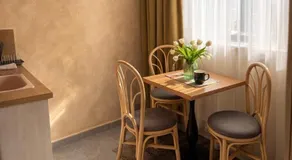 Port Lake Hotel - Image 3