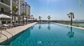 Stylish 2BR with Balcony - Chic Golfside Escape - Image 5