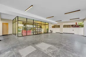 Blossoms  Hotel - Image 5
