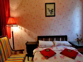 Beijing Red Lantern House - Image 2