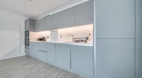 Peaceful and stylish apartment near Cambridge with parking - Image 2