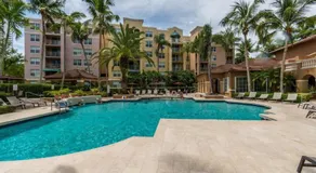 Yacht Club Apartment at Aventura ~ Splendidamente aggiornato al primo piano a bordo piscina - Image 3