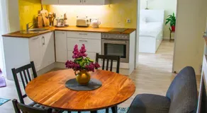 Souterrainwohnung mit großem Garten und Sauna - Image 3