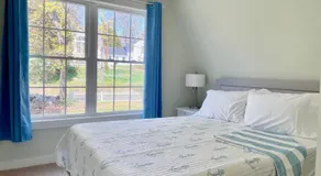 Newly Renovated Carriage House Near Town & Beaches - Image 3