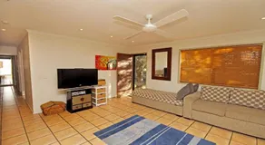 15 Clematis Court Marcoola, 500 BOND, Se aceptan mascotas, Ropa de cama incluida - Image 2