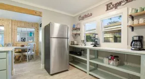 Beautiful Beach House 2 Minute Walk to Sandy Beaches Quiet Area - Image 4