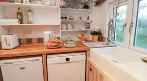The Hare and Bumblebee Cottage - Image 3