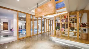 Run Mei Du Jia Free coffee is provided Welcome to Dali Ancient City, next to Runme Inn The location is very good The facilities are complete I can speak English - Image 4