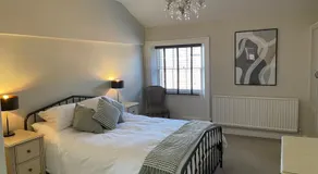 Townhouse Apartment - Image 2