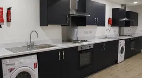 Maze apartments and rooms Free parking - Image 3