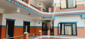 Lake and yeti hotel - Image 4