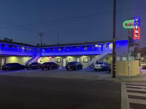 Bob's Motel - Image 5