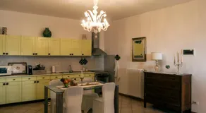 CASA DEL SOLE APPARTAMENTO N° 2 WHITE AND GOLD ROOM - Image 5