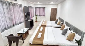 S R Hotel - Image 2