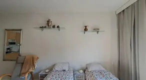 Bright and spacious studio in the vibrant city center - Image 5