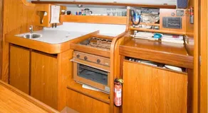 Cosy Sailing Boat Glamping Accommodation on the River in Sandwich - Image 4