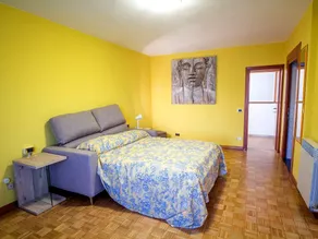 Villa familiar com piscina, imersa na vegetação e com vista deslumbrante. - Image 3