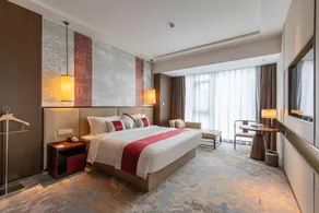 Wuhan CCCC Five Continents Crown Hotel - Image 2