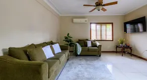 Townhouse Near AC Hotel - Pool - Kingston - Image 3