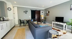 Robyns Nest Self Catering Cottage No1 - Image 2