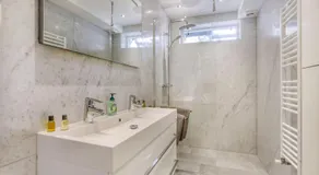 Artis Plantage Apartment - Image 2