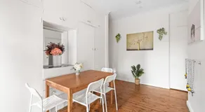 Courtyard Double Room - Next to Transport & Shops in Killara - Shared Bathroom - Image 5